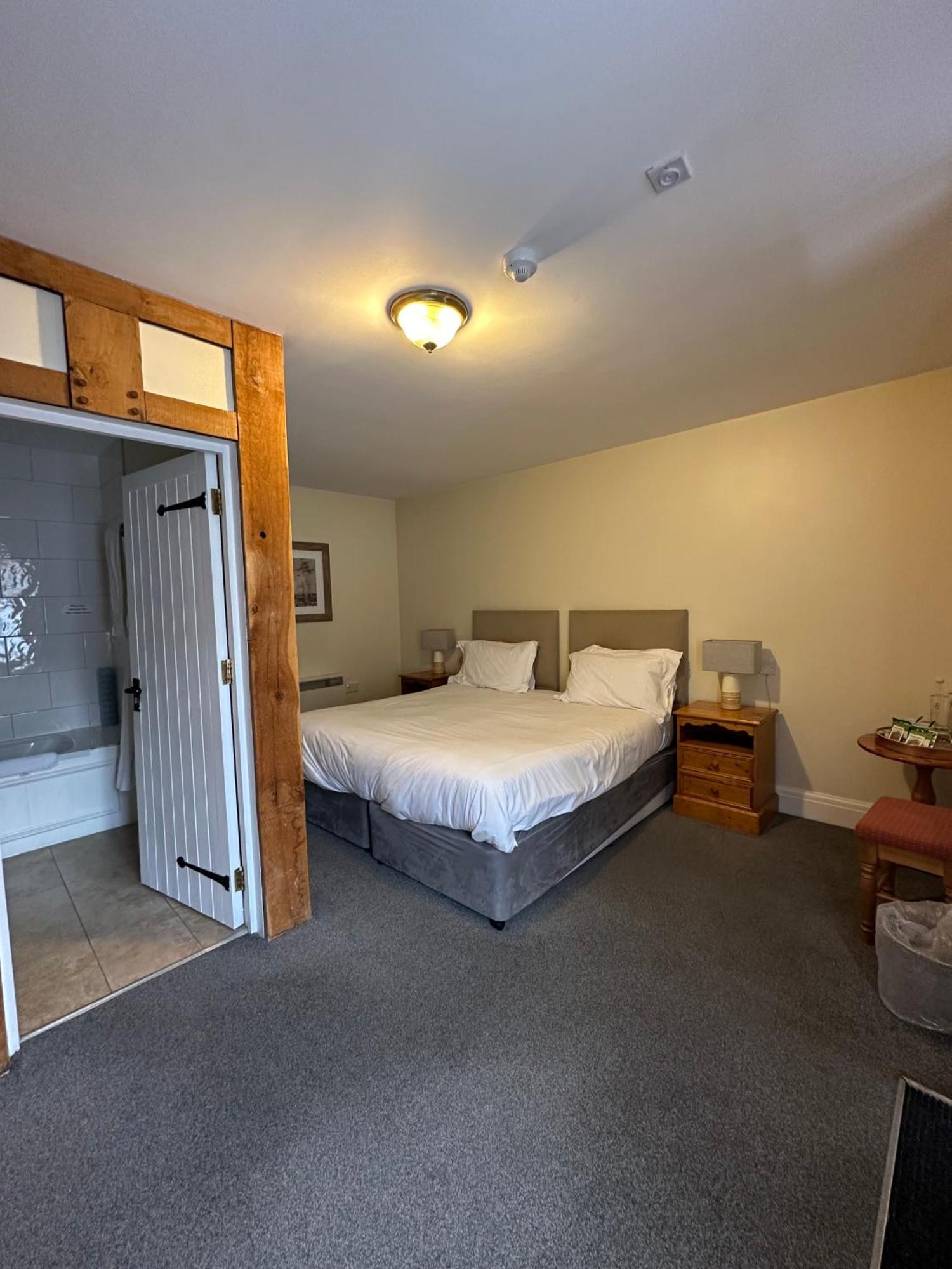 Welwyn The White Hart Hotel מראה חיצוני תמונה