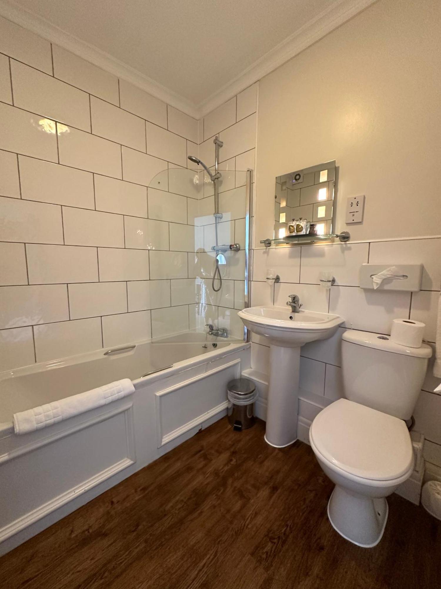 Welwyn The White Hart Hotel מראה חיצוני תמונה
