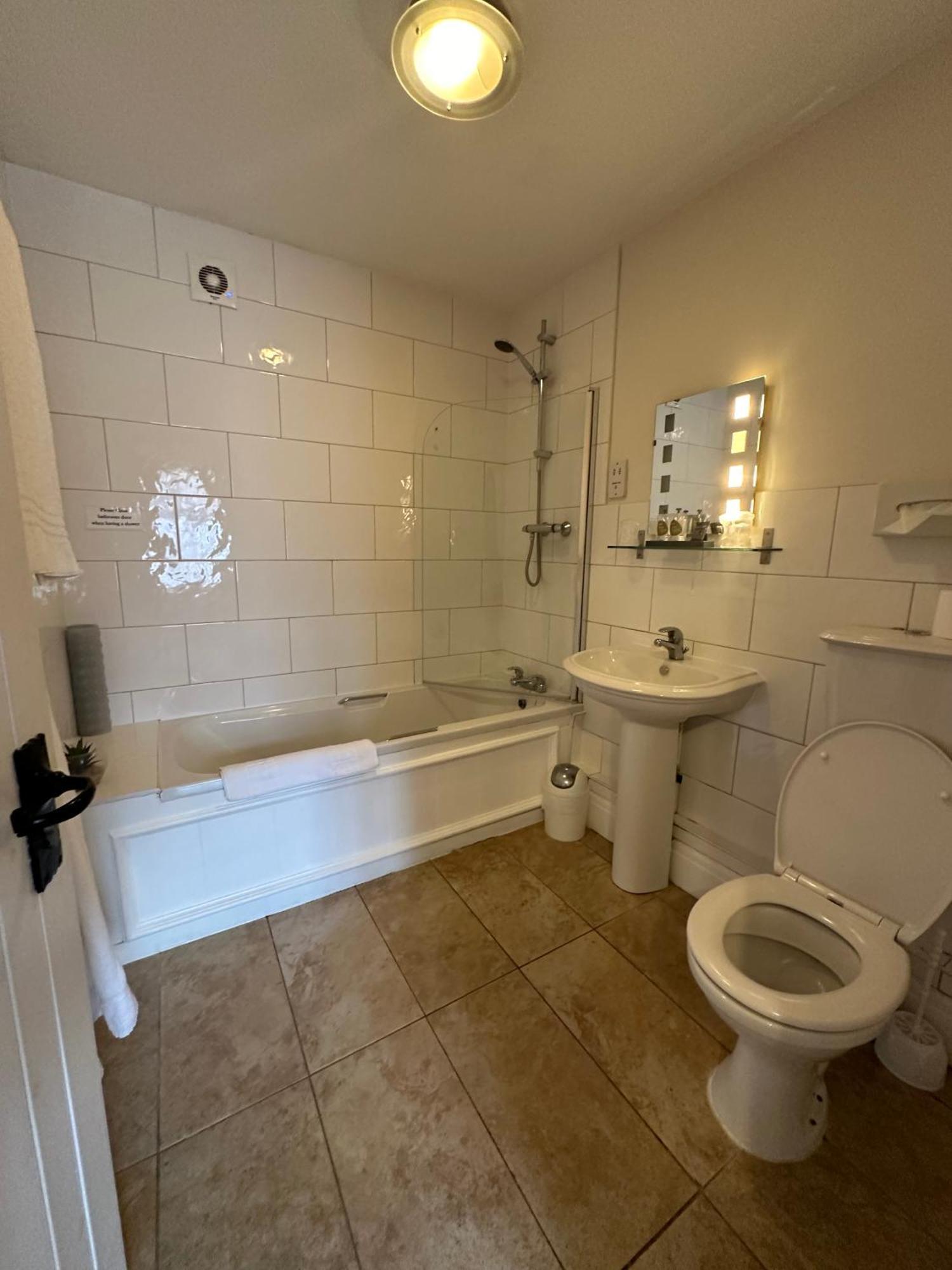 Welwyn The White Hart Hotel מראה חיצוני תמונה