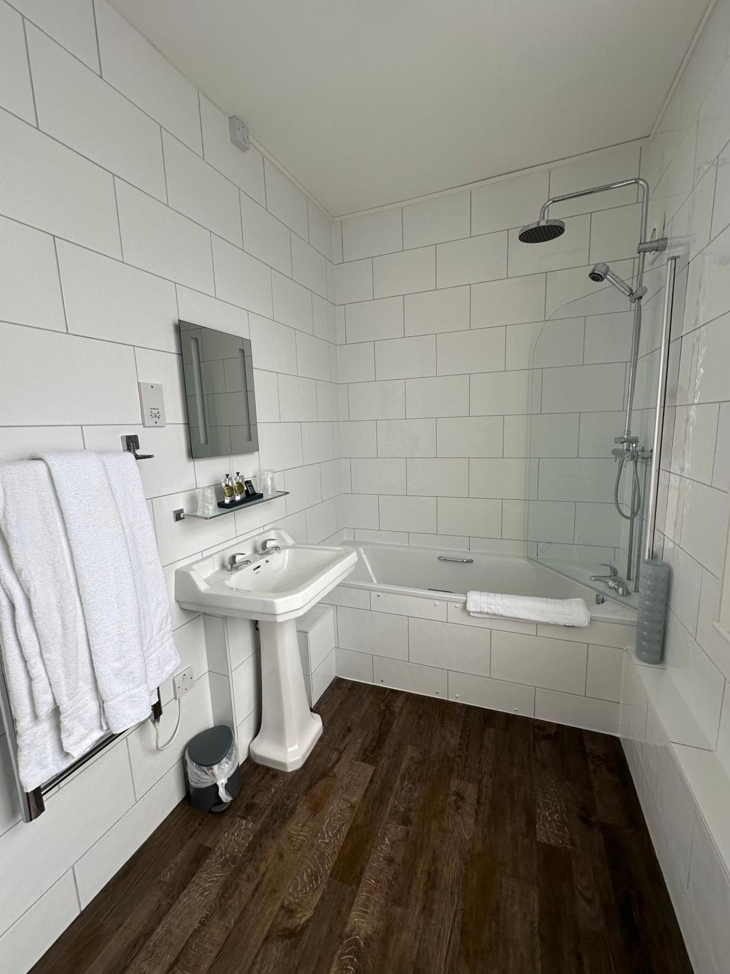 Welwyn The White Hart Hotel מראה חיצוני תמונה